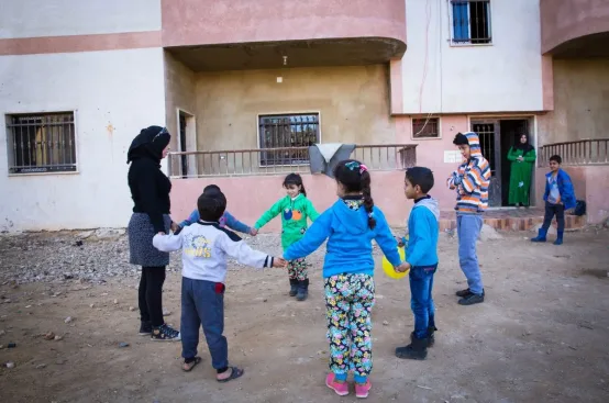 Amira plays with her children and kids from neighborhood. Photo: Celia Peterson/ActionAid USA