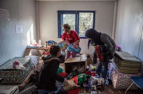Anna from ActionAid helps refugee moms find clothes for their kids in one of the mother and baby centers in Lesvos. Photo: Anna Pantelia/ActionAid