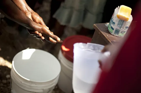 Cholera kit distribution. Photo: Charles Eckert/ActionAid
